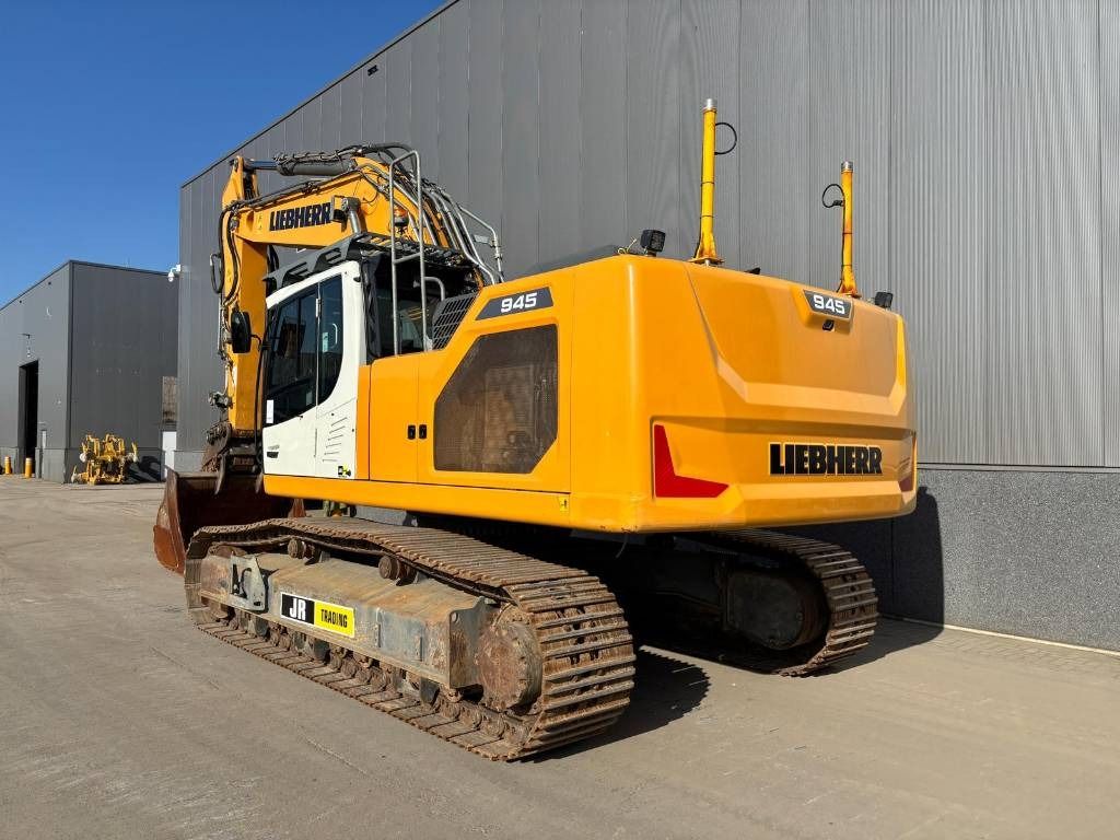 2021 Liebherr R945 Crawler Excavator