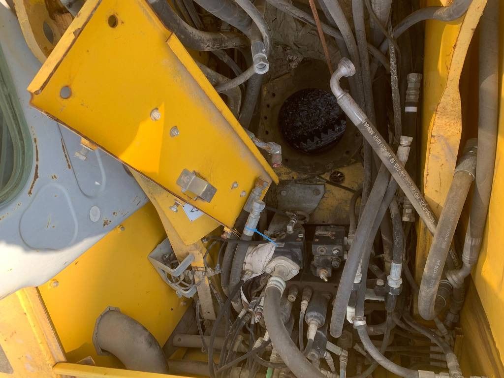 2007 New Holland E215B Crawler Excavator