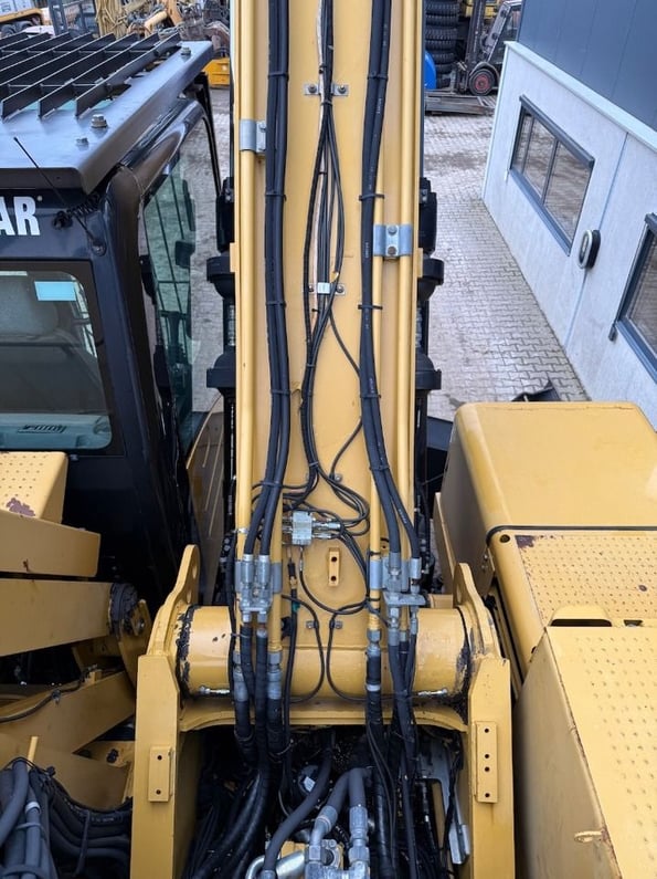 2008 Caterpillar 325D Material Handler