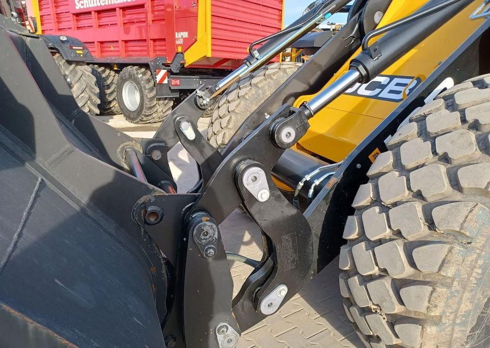 2022 JCB 427HT Wheel Excavator