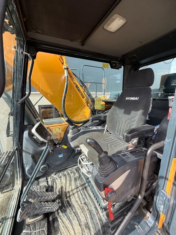 2019 Hyundai HX220L Crawler Excavator