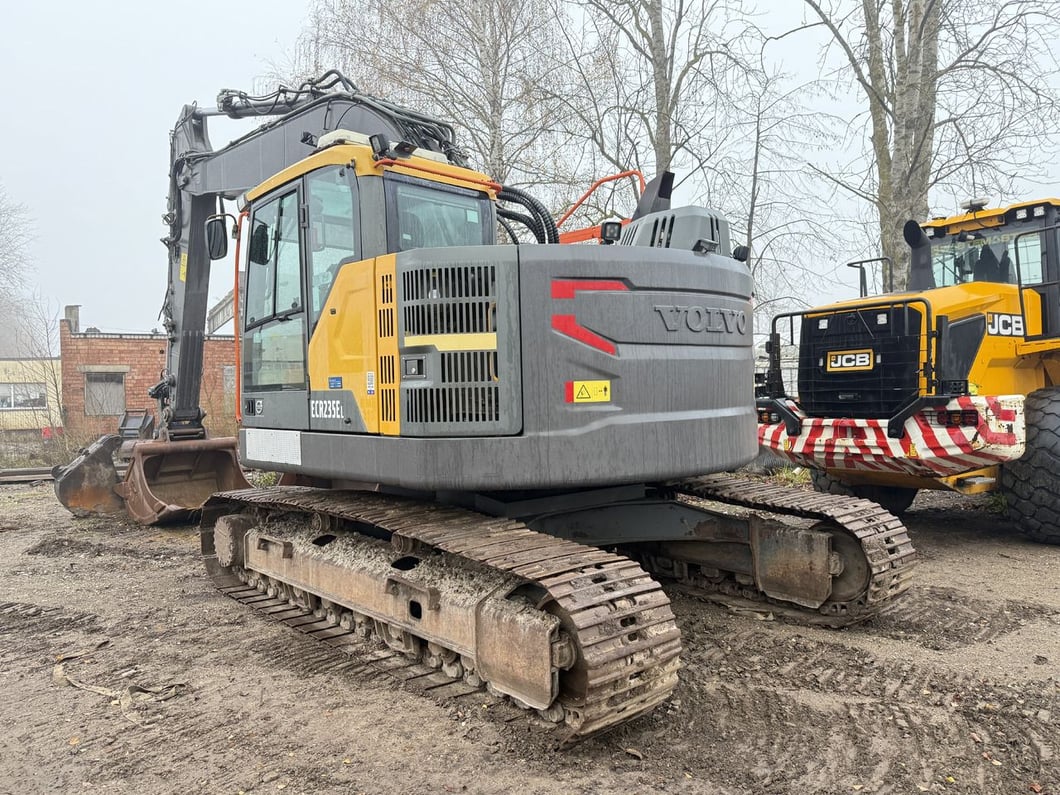 2017 Volvo 235 Crawler Excavator