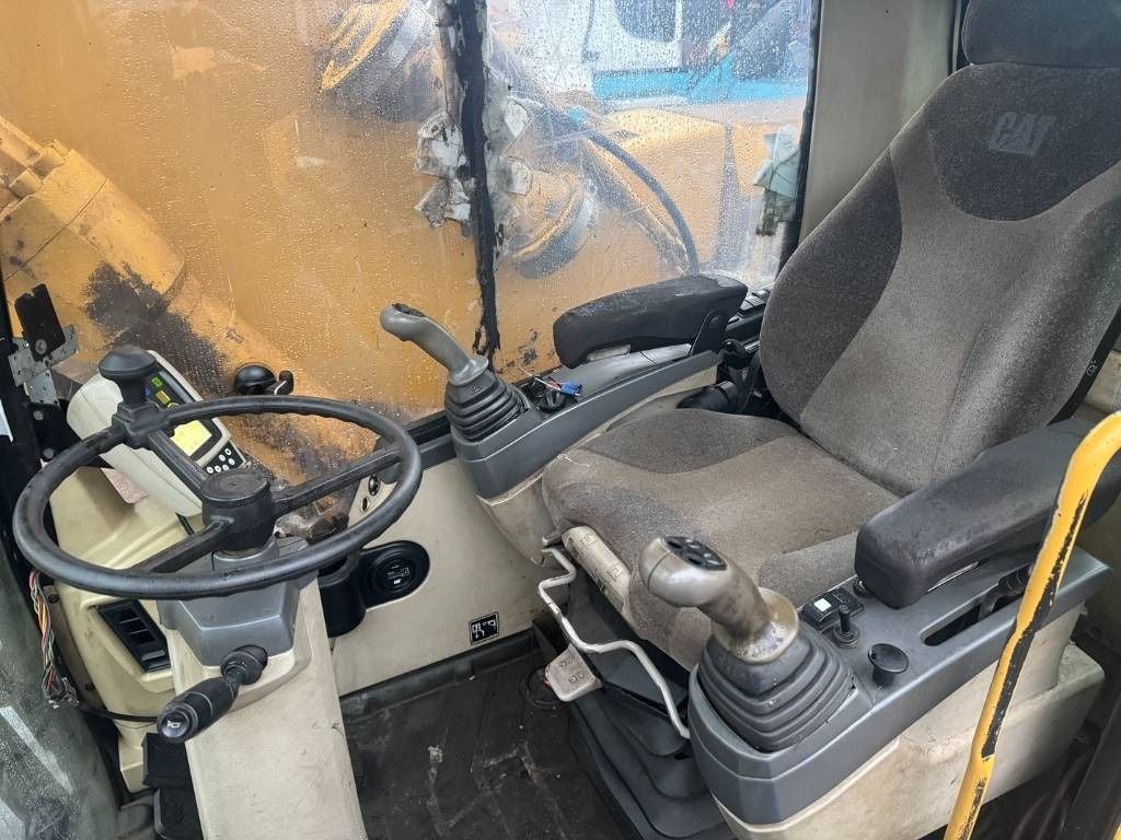 2005 Caterpillar M322C Material Handler