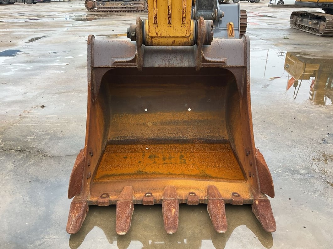 2025 XCMG XE245DK Crawler Excavator
