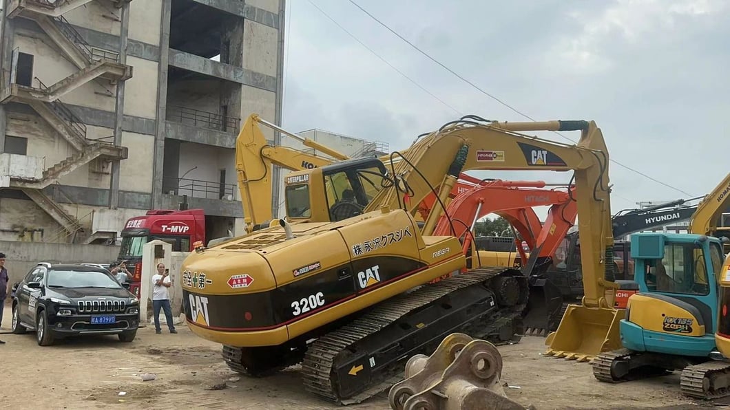 2016 Caterpillar 320CL Crawler Excavator