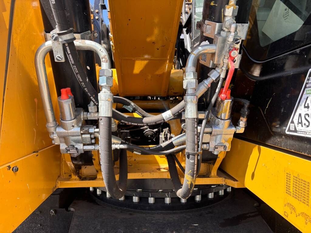 2017 Caterpillar MH3022 Material Handler