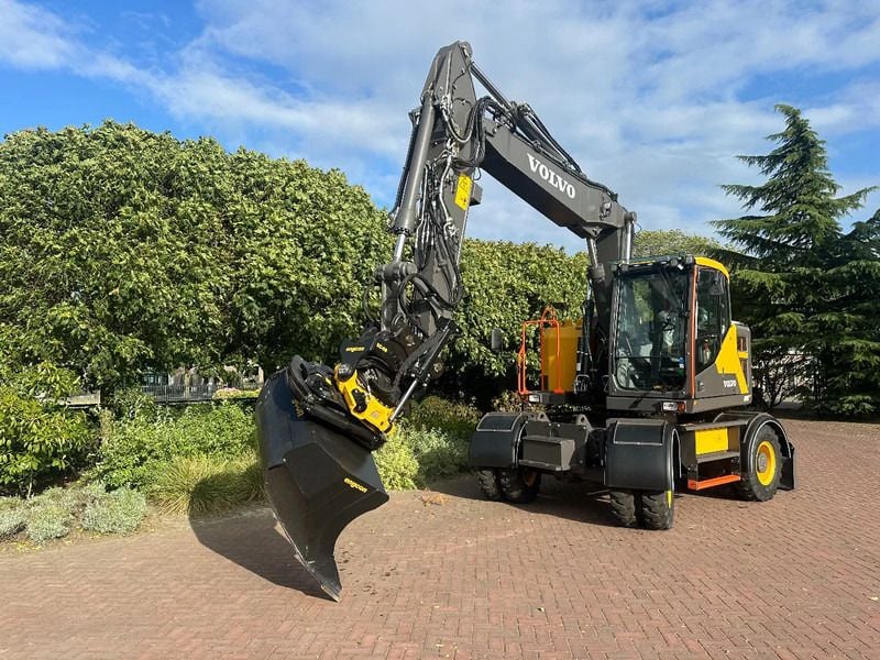 2025 Volvo EWR170E Wheel Excavator
