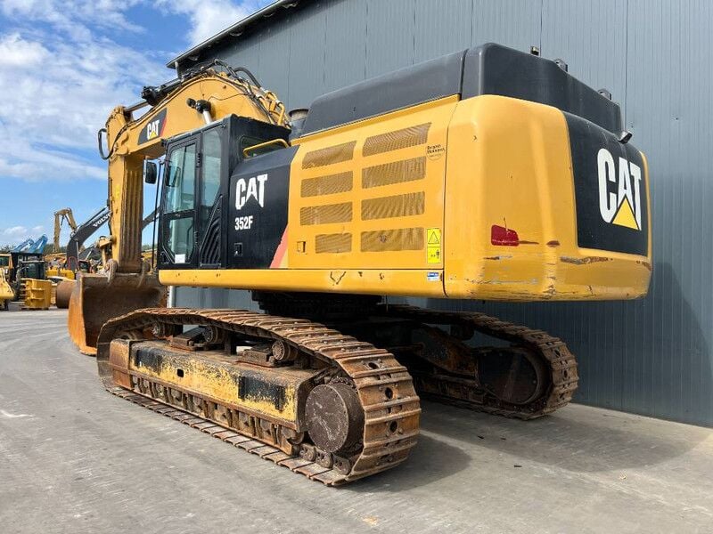 2017 Caterpillar 352F Crawler Excavator