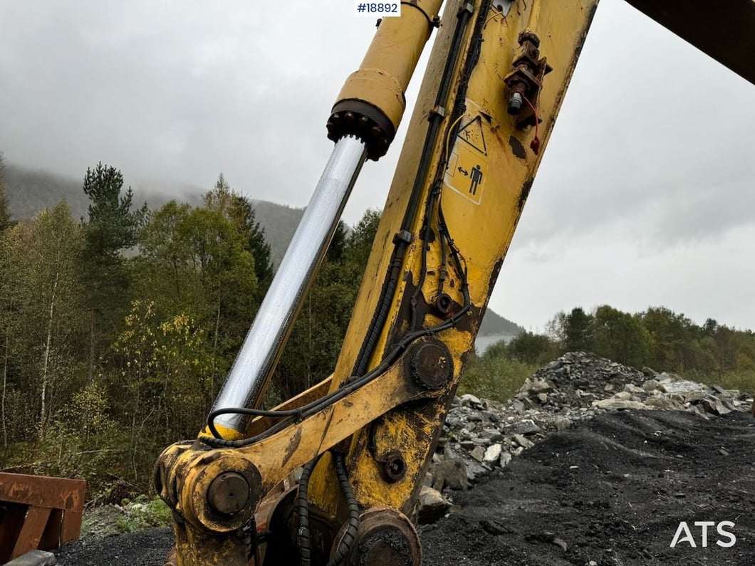 2001 Komatsu PC240LC-6K Crawler Excavator