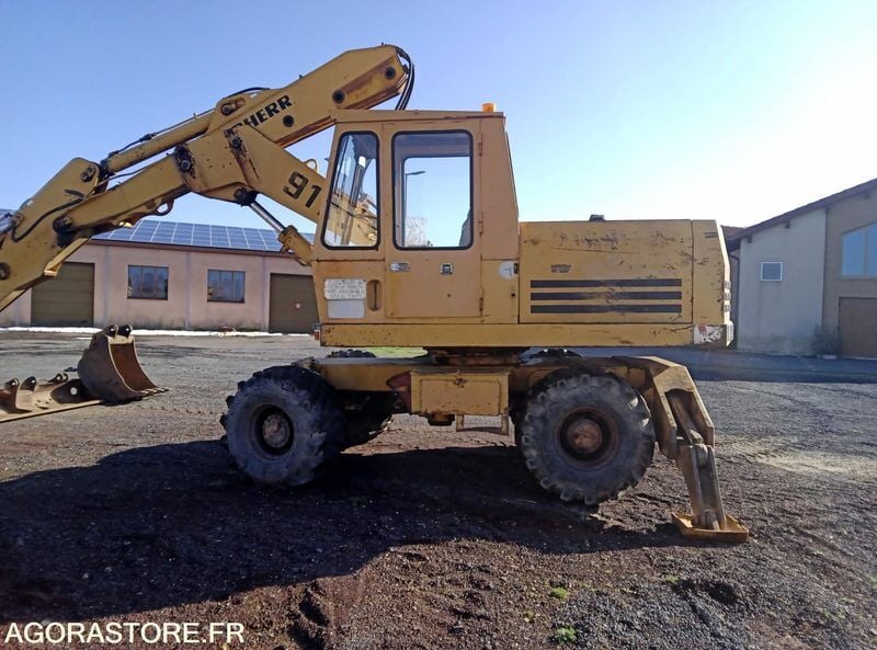 1979 Liebherr 911 Wheel Excavator