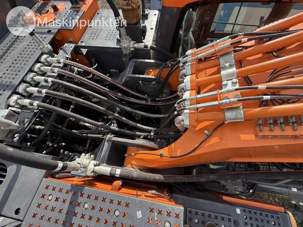 2025 Develon 800LC-7 Crawler Excavator