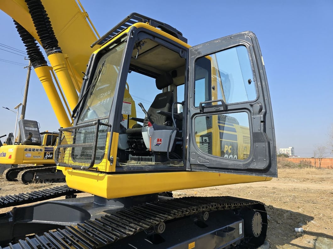 2024 Komatsu PC220-8 Crawler Excavator