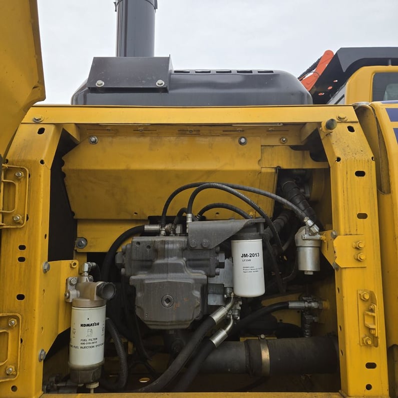 2023 Komatsu PC220-8 Crawler Excavator