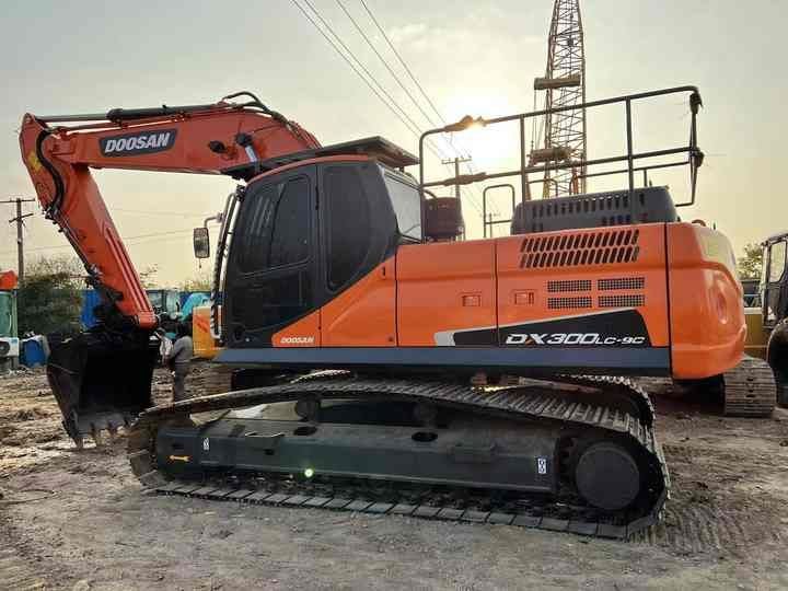 2024 Doosan DX300 Crawler Excavator