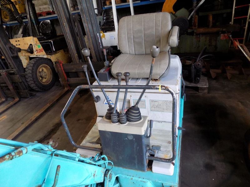 IHI Minigraver 2 Cillinder Motor Diesel.