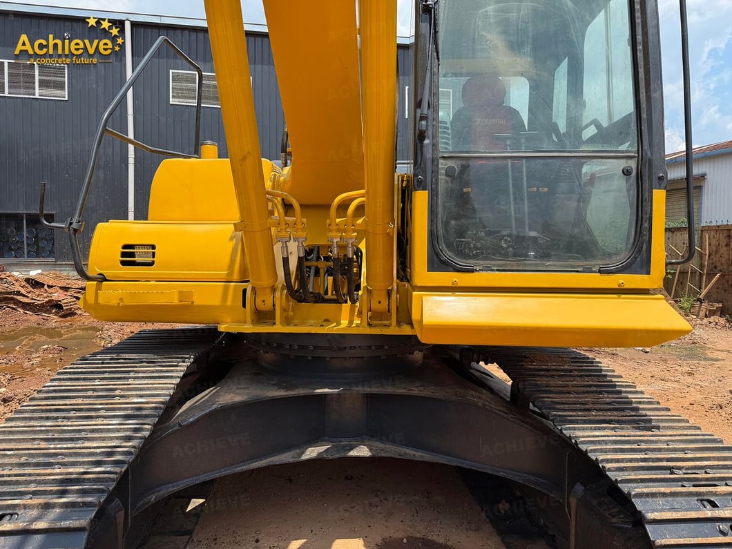 Komatsu PC220-8 Crawler Excavator