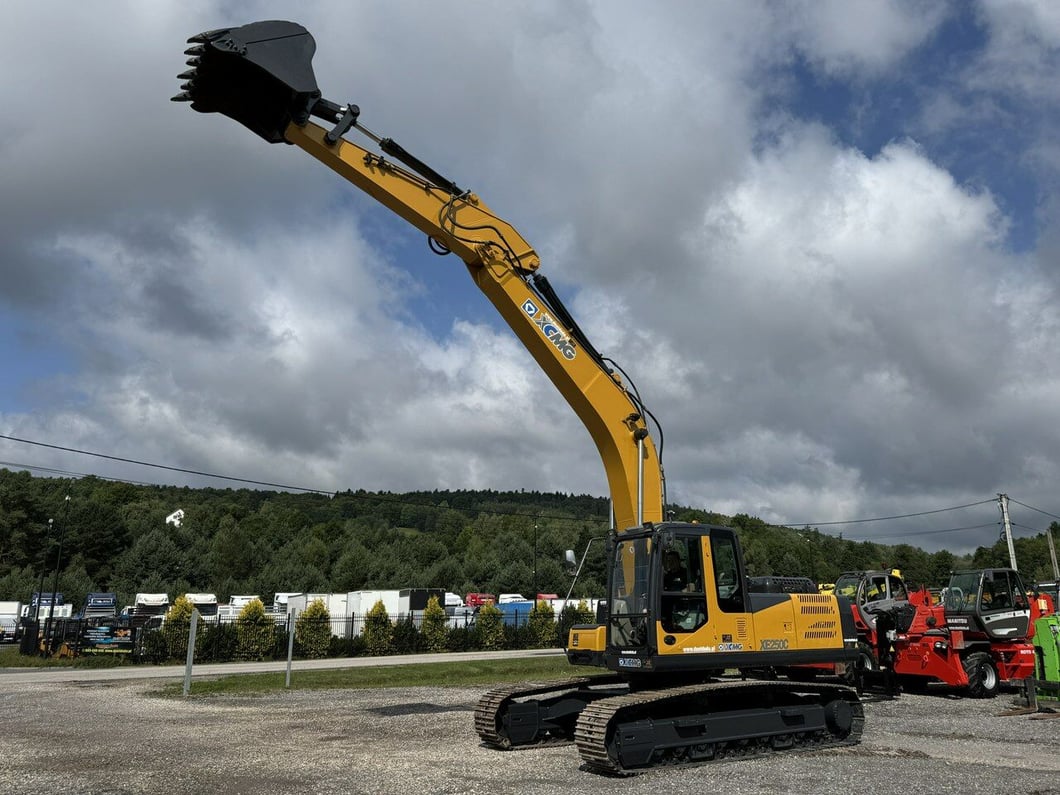 2018 XCMG XE 250C Crawler Excavator