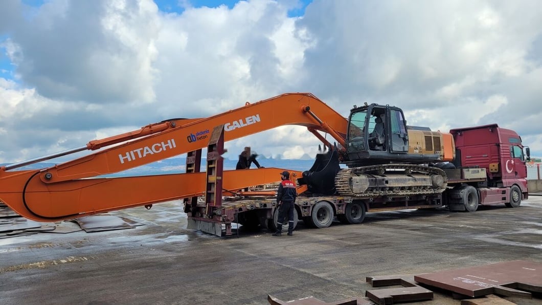 2023 Hitachi ZX350 Crawler Excavator