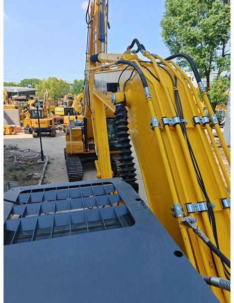 2025 Komatsu PC220-8 Crawler Excavator
