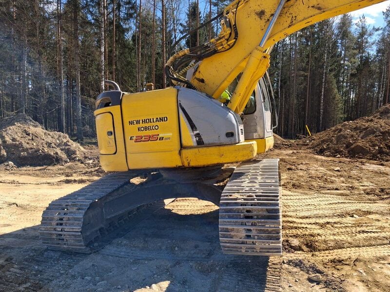 2009 New Holland E235BSR-2 Crawler Excavator