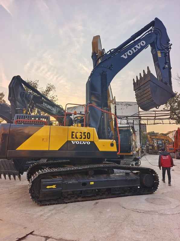 2025 Volvo EC350D Crawler Excavator