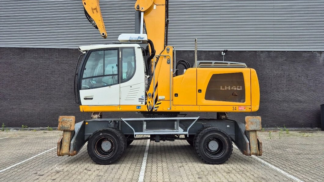 2017 Liebherr LH40 M Material Handler