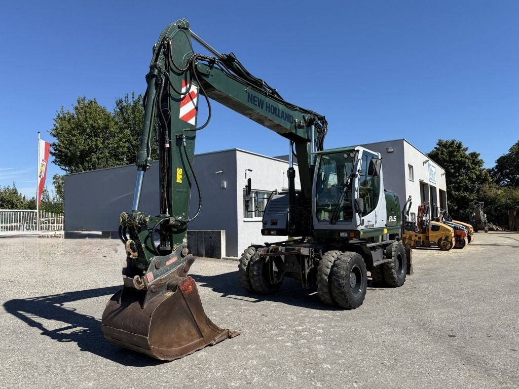2009 New Holland MH-PLUS Wheel Excavator