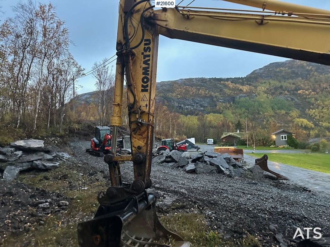 2000 Komatsu PC240LC Crawler Excavator