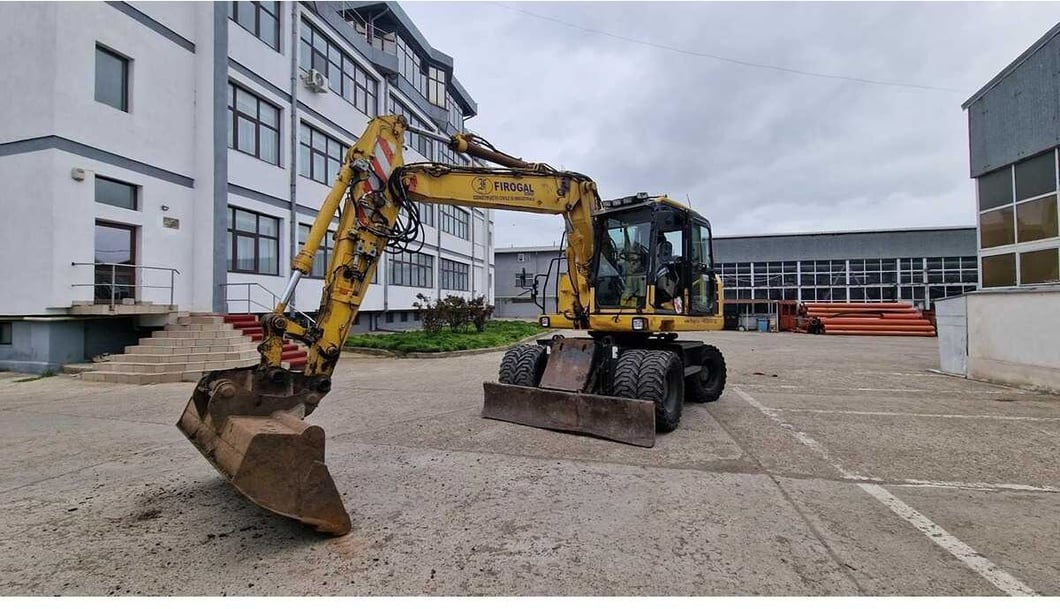 Komatsu PW148-8 Wheel Excavator