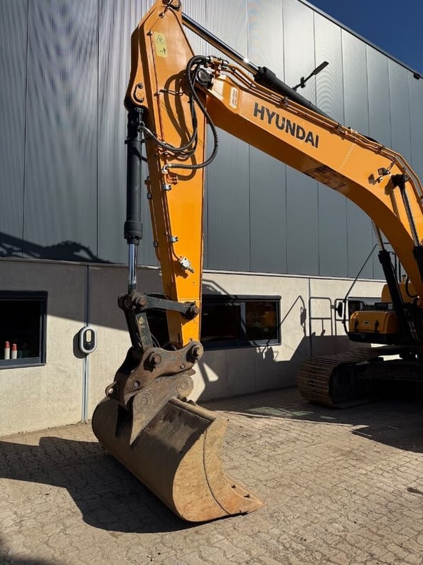 2020 Hyundai HX220L Crawler Excavator