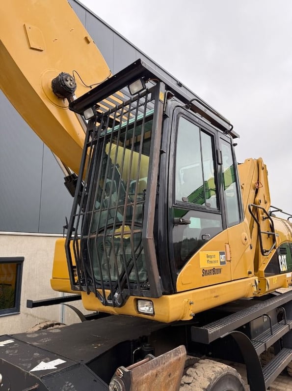 2008 Caterpillar 325D Material Handler