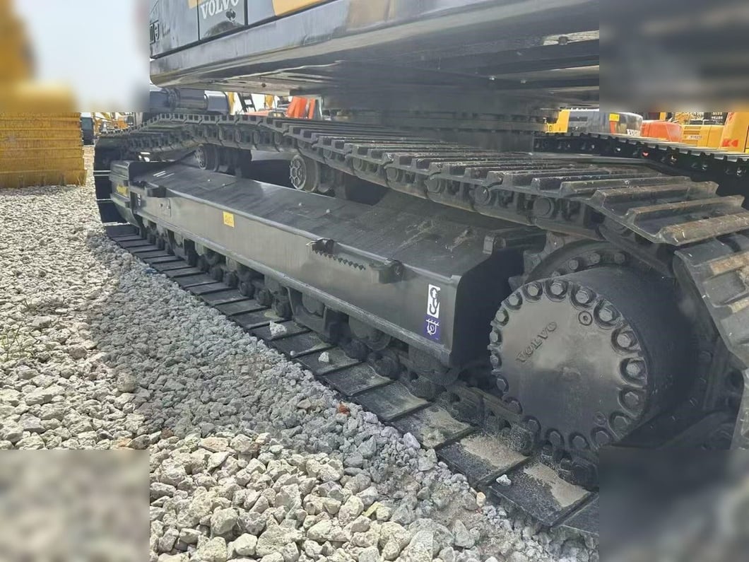 2021 Volvo EC300 Crawler Excavator