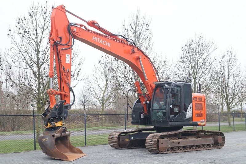 Hitachi ZX225 US LC-6 | Rototilt | Bucket | GOOD Condition (2018)