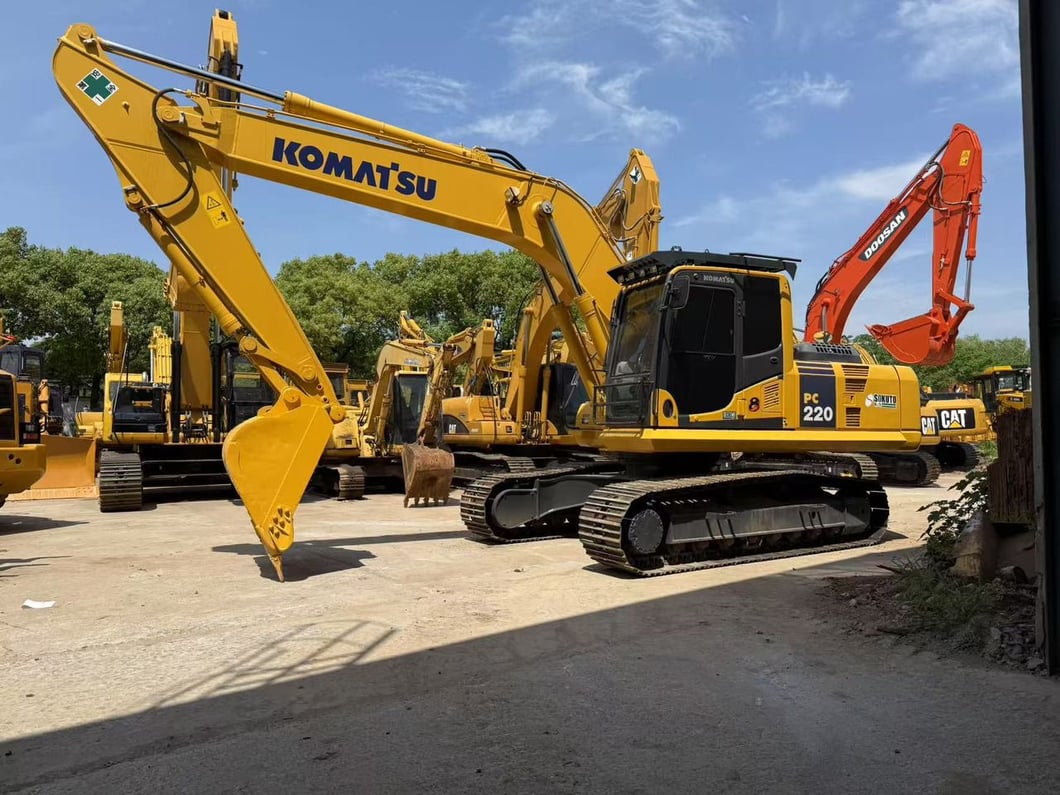 2020 Komatsu PC220-8 Crawler Excavator