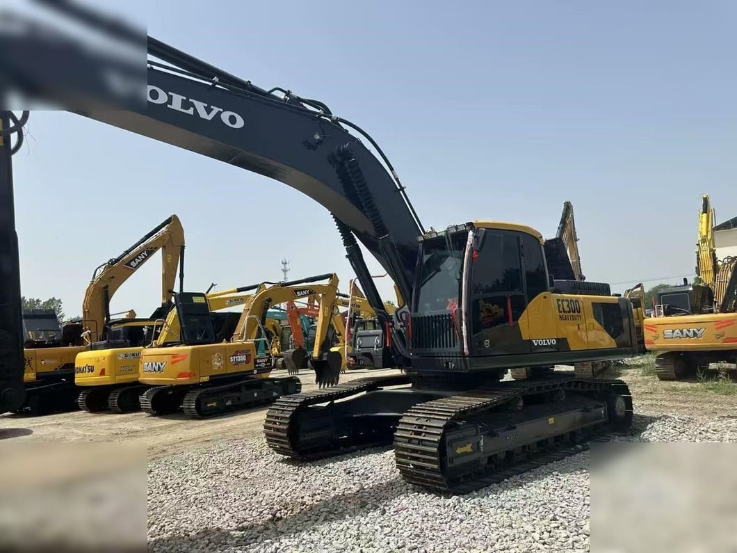 2021 Volvo EC300 Crawler Excavator