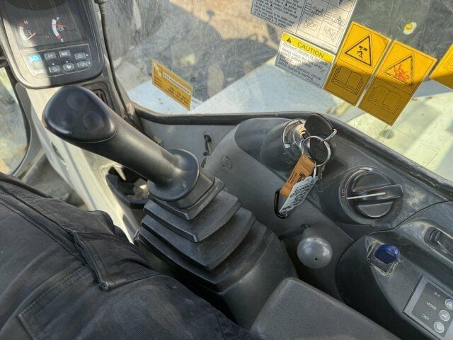 2009 New Holland E80 BMSR-2 Crawler Excavator