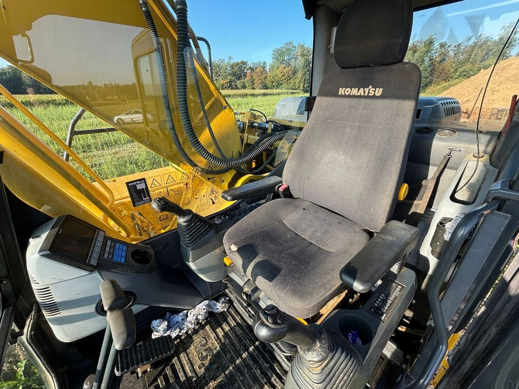 2013 Komatsu PC210LC-8 Crawler Excavator