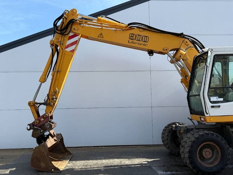 2000 Liebherr A900B LITRONIC Wheel Excavator