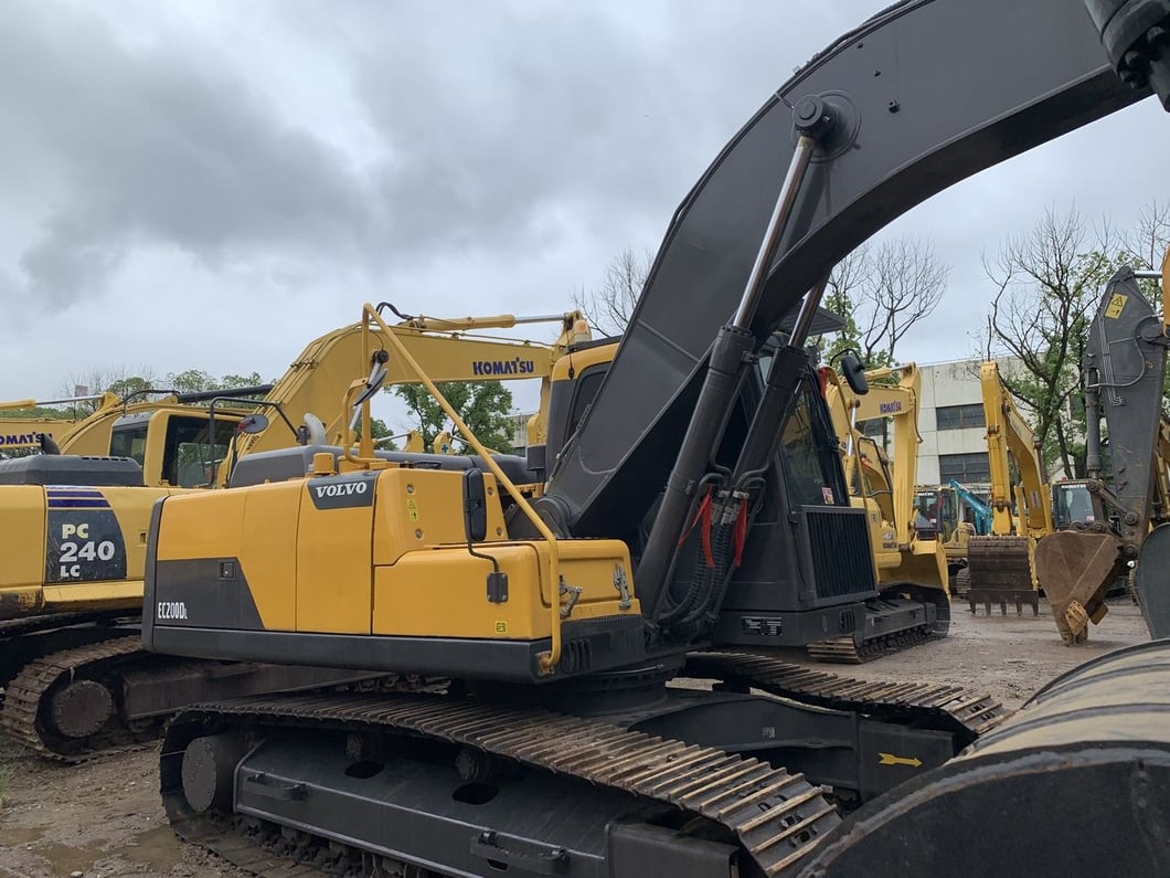 2013 Volvo EC200DL Crawler Excavator