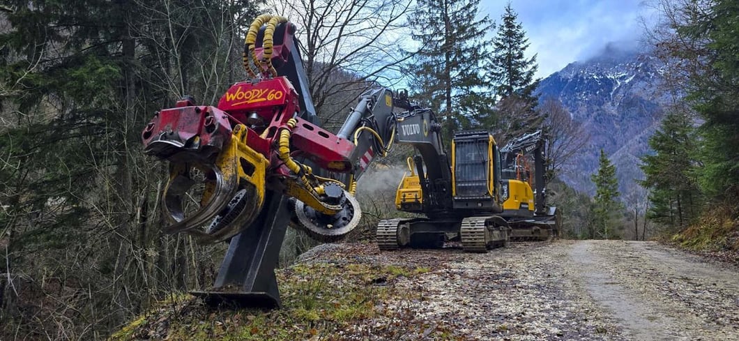 2005 Volvo EC210BNLC Crawler Excavator