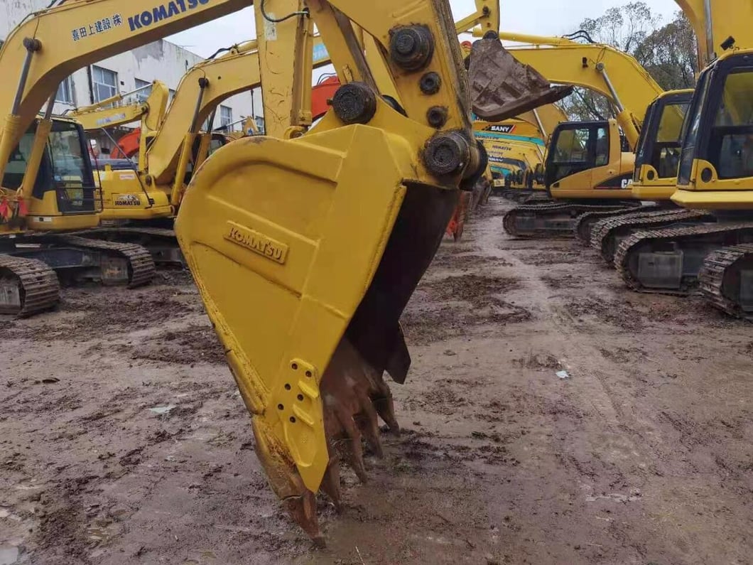 2011 Komatsu PC210-8 Crawler Excavator