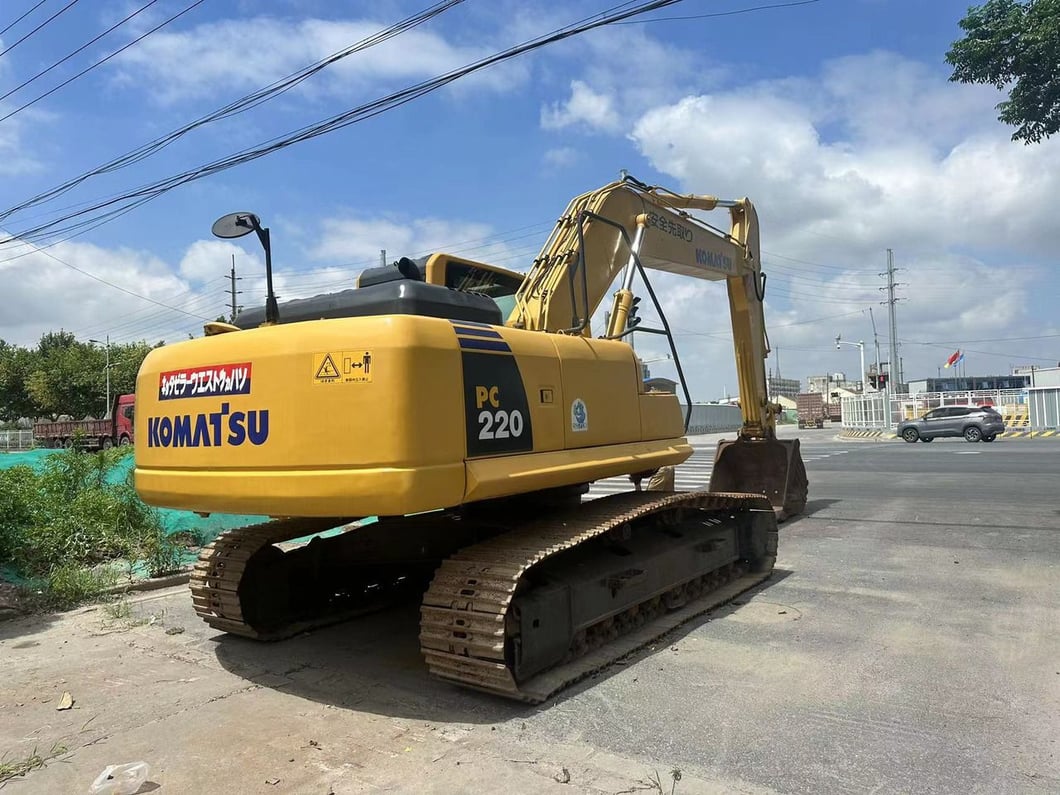 2016 Komatsu PC220-8 Crawler Excavator