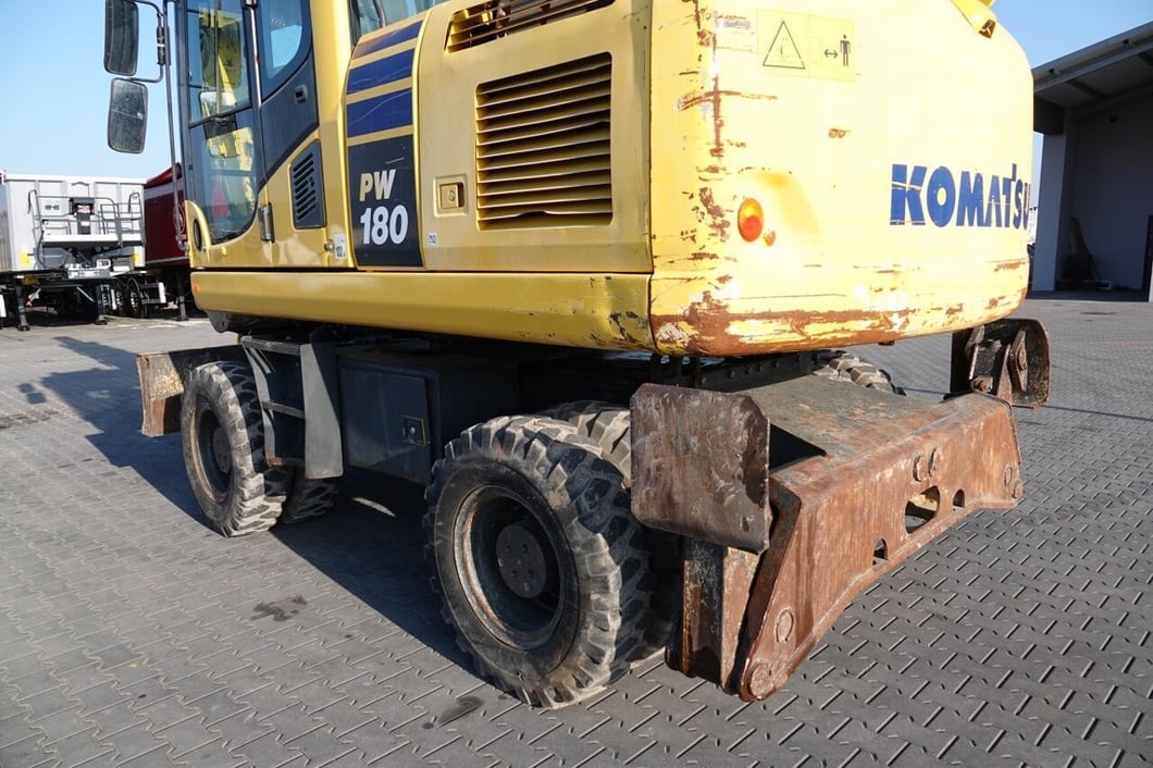 2017 Komatsu PW180-10 Wheel Excavator