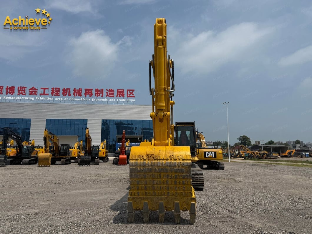 Komatsu PC300-8M0 Crawler Excavator