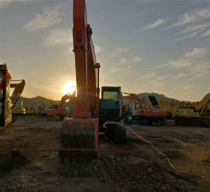 Hitachi ZX210 Crawler Excavator
