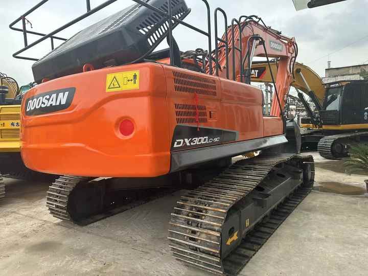 2020 Doosan DX300 Crawler Excavator