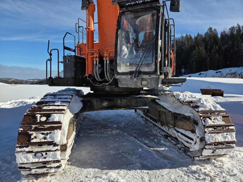 2018 Hitachi ZX690-6 Crawler Excavator