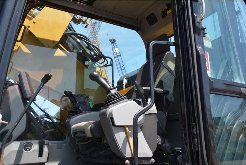 2016 Caterpillar 325FL Crawler Excavator