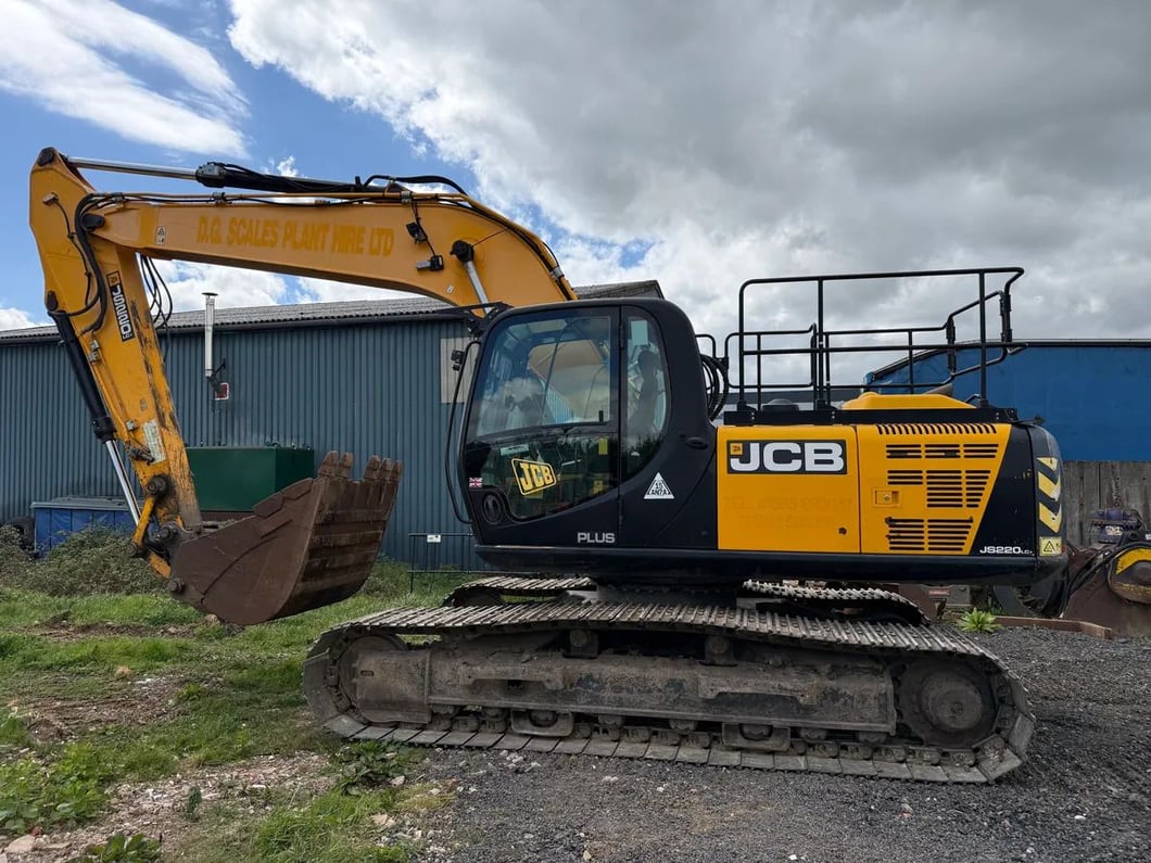 2016 JCB JS220LC Crawler Excavator