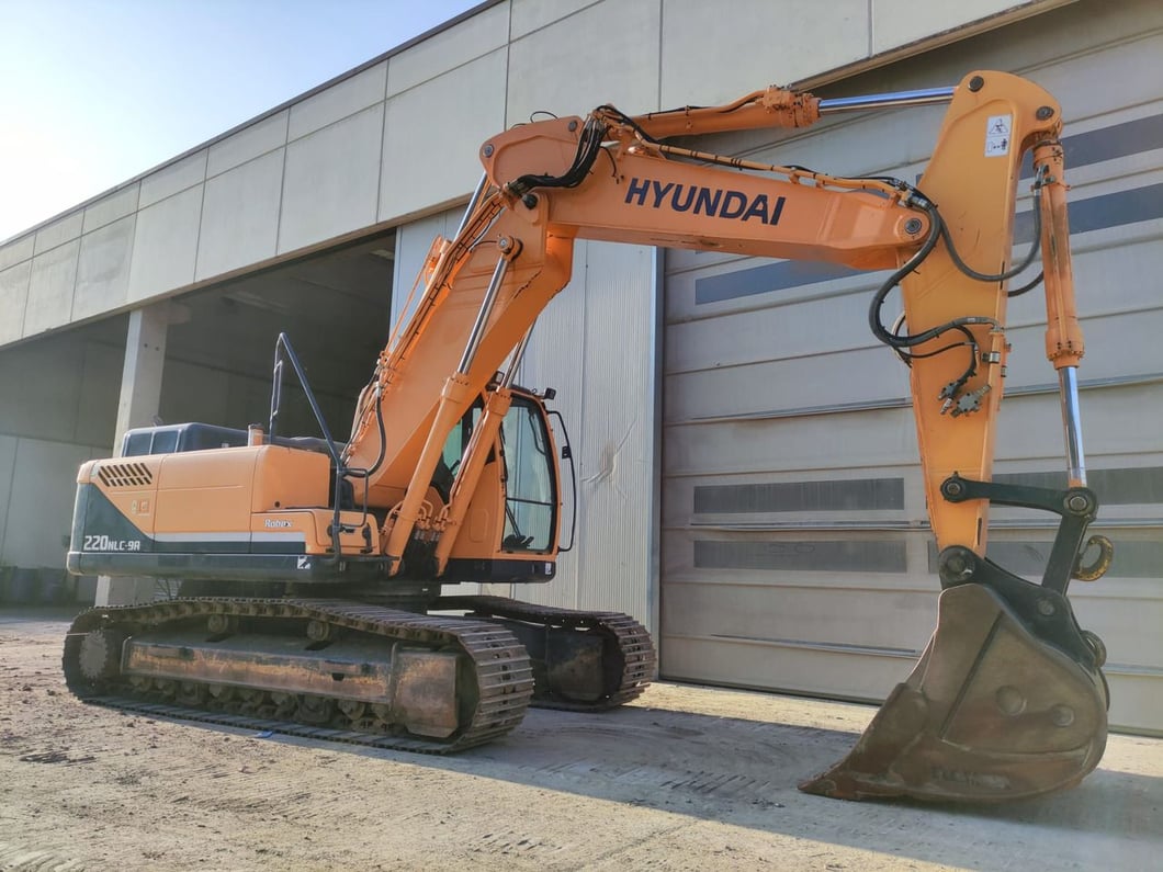 2015 Hyundai R220NLC-9A Crawler Excavator